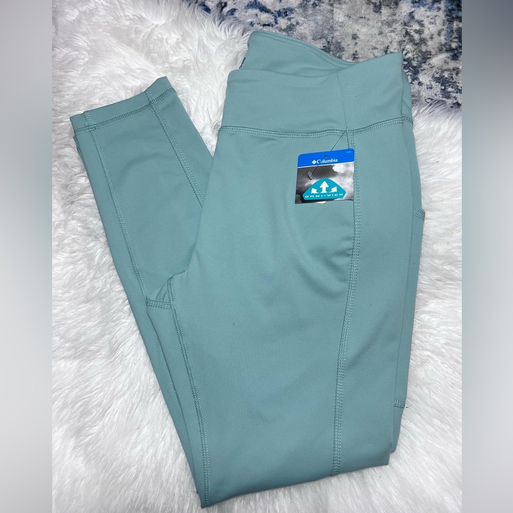 Like new Columbia Women’s Omni-Wick Norwood Legging Size L Teal